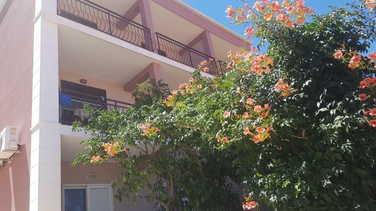 Apartments Indira II Lovište Kültér fotó