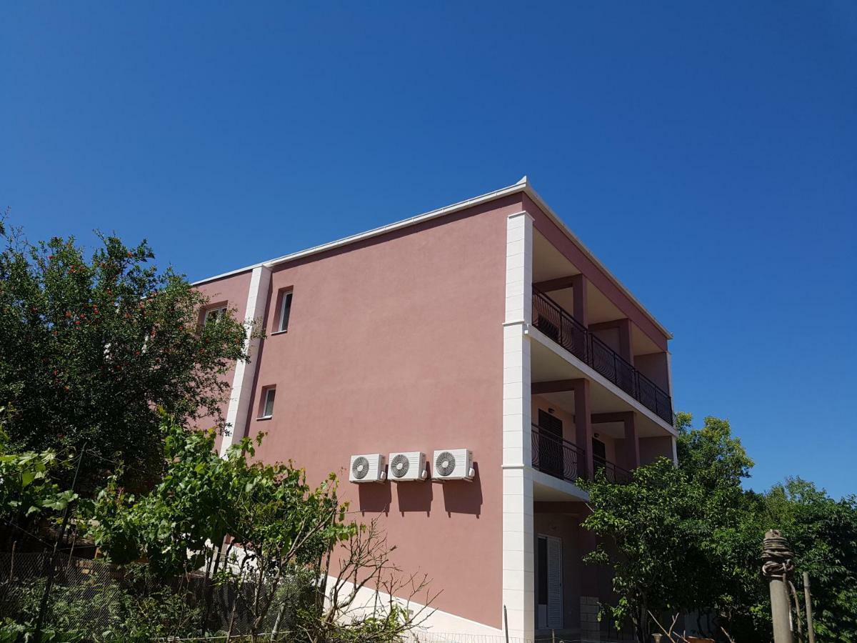 Apartments Indira II Lovište Kültér fotó