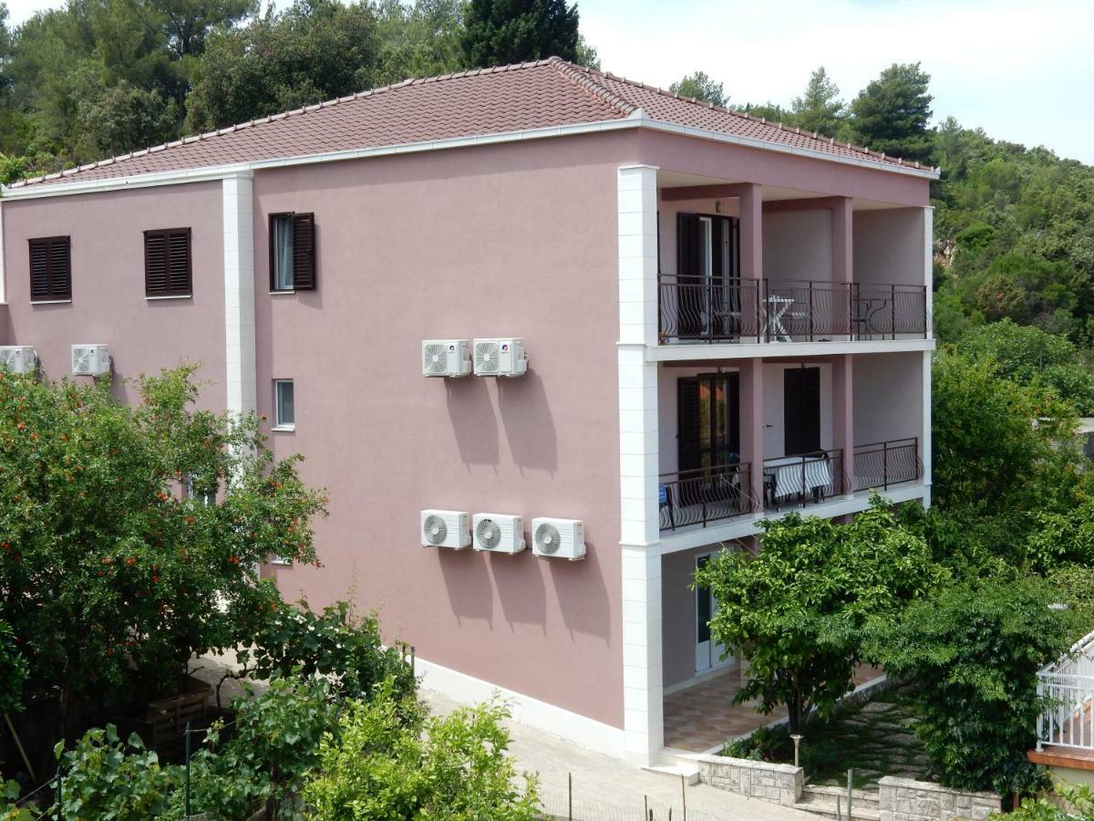 Apartments Indira II Lovište Kültér fotó