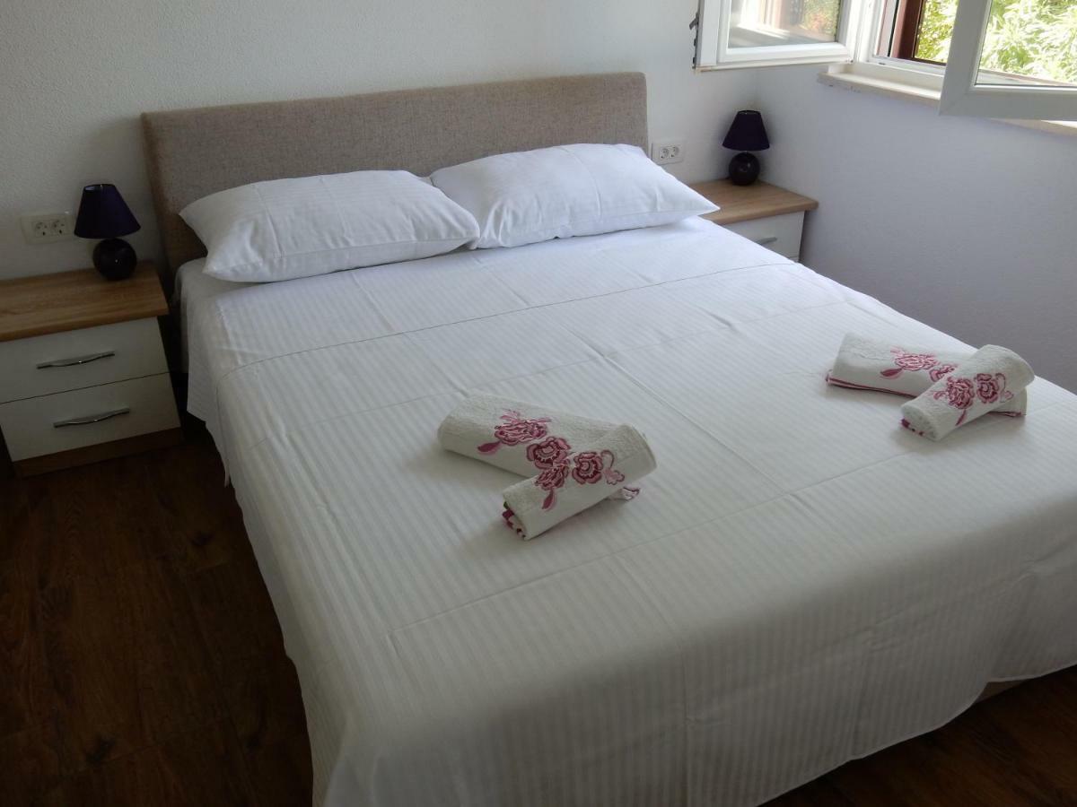 Apartments Indira II Lovište Kültér fotó