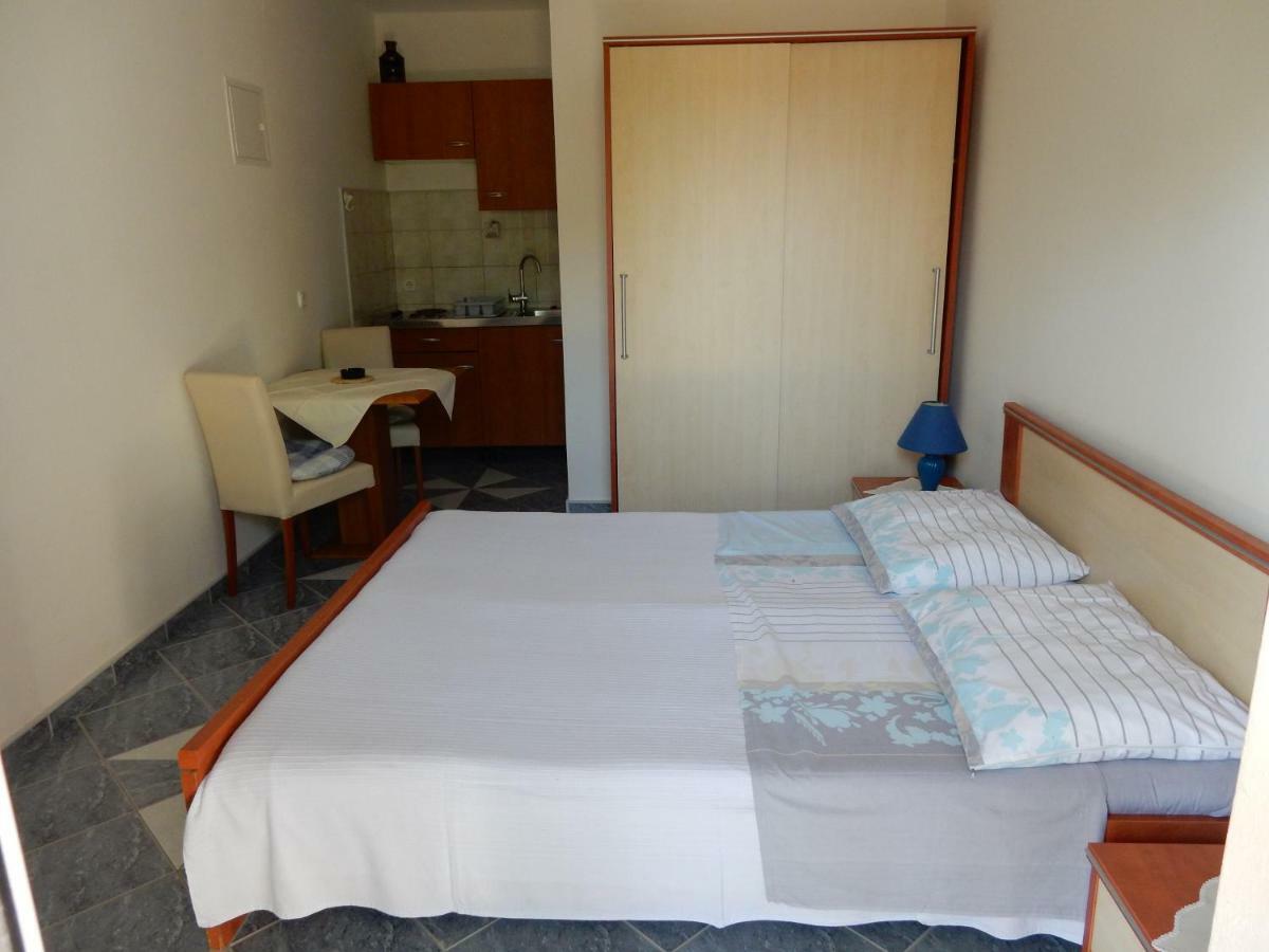 Apartments Indira II Lovište Kültér fotó
