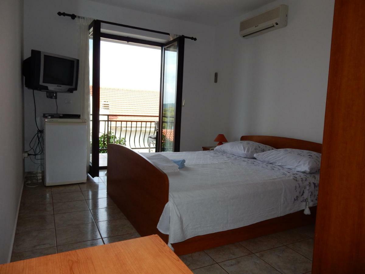 Apartments Indira II Lovište Kültér fotó