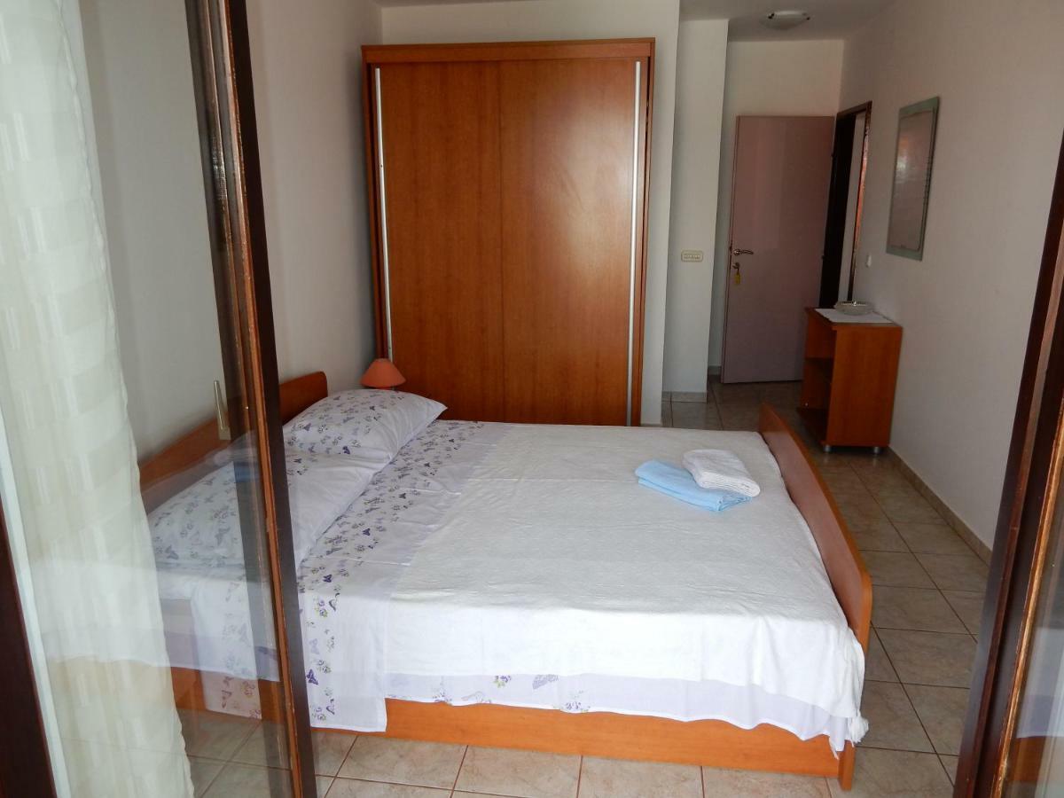 Apartments Indira II Lovište Kültér fotó